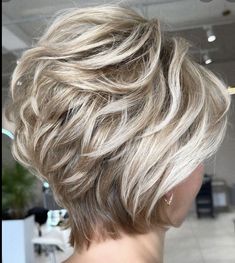 Colour Hairstyles, Layered Pixie, Stacked Haircuts, Layered Short, Blonde Pixie Hair, Messy Short Hair, Short Hairstyles For Thick Hair, Pixie Styles