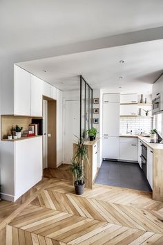 the kitchen is clean and ready for us to use in this houseplant project