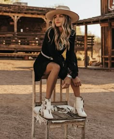 Photo Shoot Outfits For Women, Western Senior Pictures Outfit, Photo Shoot Outfits, Western Glam