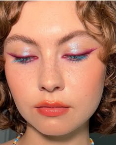 Natural Makeup Pop Of Color, Americana Make Up, Red Blue Eye Makeup, Cobalt Blue Eye Makeup, Blue And Red Eyeshadow Looks, Fun Everyday Makeup, Blue And Red Makeup Looks, Colorful Makeup Brown Eyes, Orange And Blue Eyeshadow Looks