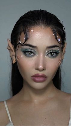 Mermaid Costume Makeup, Mermaid Makeup Halloween, Siren Costume, Mermaid Halloween Costumes, Creepy Halloween Makeup, Hot Halloween Outfits, Pretty Halloween Costumes, Mermaid Halloween, Halloween Makeup Inspiration