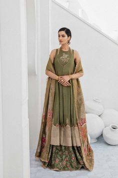 Dholki Outfit, Shah Jahan, Zara Shahjahan, Trendy Outfits Indian, Traditional Indian Dress, Kurta Neck Design, Ethnic Outfits