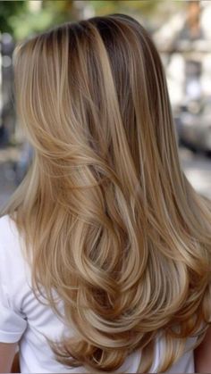 Mostly Blonde Hair, Brown With Highlights Straight Hair, Long Hairstyles Color Ideas, Blond Hair Balayage, Balayage On Long Hair, Balayage For Brunettes, Highlights Brown Hair Balayage, Hairstyle Balayage, Balayage Long Hair