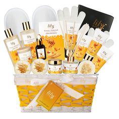 PRICES MAY VARY. 18 pcs SPA GIFT BASKET SET FOR WOMEN: shower gel, bubble bath, diffuser, Himalayan rocks, jojoba oil, face wash, body scrub, body lotion, mud musk, bath salt, soy candle, shower steamer, bath bomb, shower gloves, journal, Waffle Slipper packaged in a nice natural beautiful basket. The spa gift baskets for women offer the most luxurious and perfect bath experience PAMPERING GIFT SETS FOR WOMEN: Honey Almond is specially formulated for sensitive, dry skin, making you feel blissful Spa Gift Baskets, Baskets For Men, Gift Baskets For Men, Gift Baskets For Women, Spa Gift Basket, Bath Gift Set, Spa Set, Bath Towels Luxury, Bath Gift