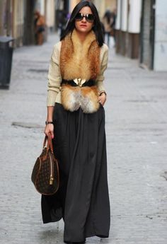 Winter Maxi Skirt Outfit, Winter Office Outfit, Maxi Skirt Winter, Winter Maxi, Scarf Trends, Maxi Outfits, Maxi Skirt Outfits, Rock Outfit, Fur Stole