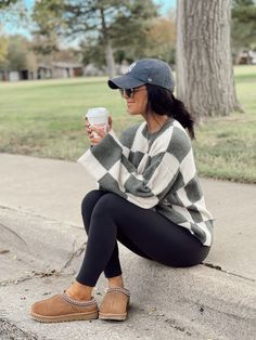 Embrace comfort and style with this casual fall and winter outfit featuring a cozy sweater, leggings, and trendy boots. Perfect for running errands or lounging on chilly days, this look is effortlessly chic while keeping you warm. Discover tips on how to accessorize and layer for added flair and warmth in your everyday wardrobe! #CasualOutfit #FallFashion #WinterStyle #CozySweater #LeggingsLook #BootsSeason Casual Yet Stylish Outfits, Casual Outfit Cold Weather, Casual Winter Outfits Petite, Mom Over 30 Outfits, Women’s Outdoor Outfits, Winter Mom Aesthetic, Athletic Mom Outfits Casual, Womens Headband Hairstyles, Lazy Mom Outfits Fall