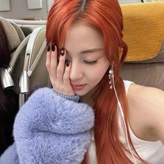 Yunjin Kim, Lesserafim Yunjin, Huh Yunjin, Army Women, Hair Icon, Orange Hair, Korean Hairstyle, Korean Street Fashion, Korean Skincare