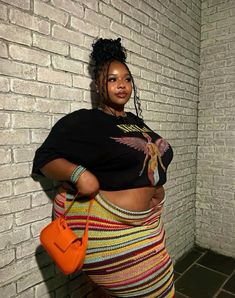 plus size outfit - plus size pose - pic inspo - orange purse Baddie Plus Size Outfits, Plus Size Pose, Orange Outfit Ideas, Y2k Outfits Plus Size, Curvy Boho, Earth Girl, Plus Size Baddie, Orange Purse