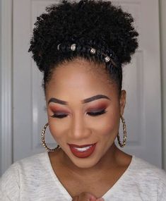 Updo High Bun, Updo High, Natural Hair Twists, Beautiful Natural Hair, Pelo Afro, High Bun, Healthy Natural Hair, Hairstyles Updo