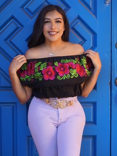 Mexican Outfit Ideas, Mexican Girl Outfit, Crop Top Traditional, Outfit Mexicano, Off The Shoulder Top Outfit, Traditional Mexican Dress, Mexico Fashion, Chola Style, Latina Makeup