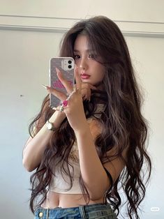 Asian Long Hair Highlights, Korean Waves Hairstyle, Tightly Curled Hair, Long Asian Hairstyles, Korean Curly Hair, Standing Pose Ref, Layered Hair Hairstyles, Asian Perm, Asian Hair Inspo