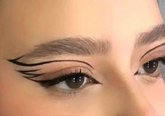 Witchy Eyeliner Looks, Graphic Eyeliner Aesthetic, Spider Man Eyeliner, Graphics Eyeliner, Eyeliner Drawings, Cool Eyeliner Ideas, Cool Eyeliner Looks, Fun Eyeliner Looks, Simple Graphic Liner