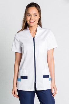 Túnica azul contrastante-Azul-SP-RAG Tailors Medical Scrubs Fashion, Medical Scrubs Outfit, Doctor Outfit, Scrubs Outfit, Nurse Costume, Baby Dress Design, Nurse Uniform, Uniform Design, Medical Scrubs