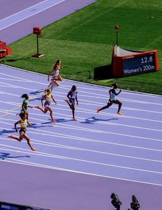 the women's 4x100m relay team is competing