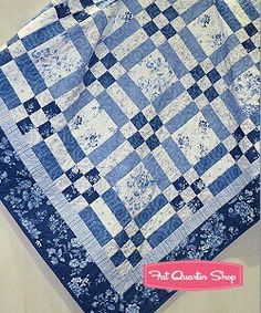 the garden trellis quilt kit is on display