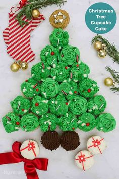 cupcakes in the shape of a christmas tree