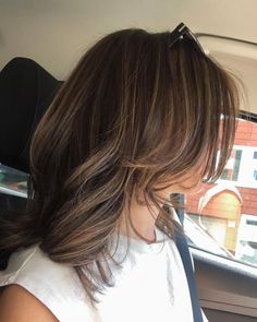 Highlights On Brown Hair, Short Hair Highlights, Short Brown Hair, Dark Hair With Highlights, Brown Hair With Blonde Highlights