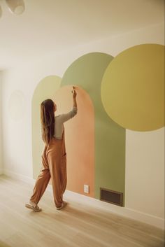 Green Wall Mural Diy, 3 Color Wall Paint Ideas, External Wall Painting Ideas, Indoor Wall Mural Diy, Nursery Mural Ideas Painted, Half Painted Walls, Office Mural, Wall Murals Diy, Living Room Murals