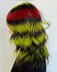 Two Color Hair, Amber Hair, Halloween Hairstyles, Venus Of Willendorf, World Hair, Creative Hair Color, Goth Hair, Punk Hair