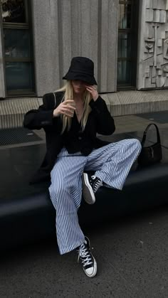 London Ootd Summer, Winter Blue Outfit, Pijama Pants Outfit, Blue On Blue Outfit, Blue Linen Pants Outfit, Striped Pants Outfit, Blue Pants Outfit, Stripe Pants Outfit, Pants Ideas