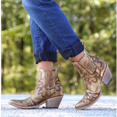 YIPPEE KI YAY BY OLD GRINGO - WOMEN'S All that Glitters is Gold! We all love a little golden touch and this distressed gold finish bootie just has it all. Antique silver studs and western stitching on a vintage gold-finished leather. Chic silhouette and a statement pair. Pair it with your favorite pair of jeans or dress and you are ready to ride in style. Width : Standard B Heel Height : 2.5 inch More Information Details: Embroidery, Studded Color: Metalic Gold Brand: Yippee Ki Yay by Old Gringo Women's Cowboy Boots, Gold Boots, Women's Mules, Cowboy Boots Women, Heel Caps, Gold Branding, All Love, Cool Boots, Leather Pulls