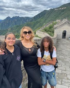 Family On Vacation, Perry Farrell, Makeup And Accessories, Cassie Ventura, Nick Cannon, Mtv Videos, Vacation Vibes, Great Wall Of China, Glamorous Style