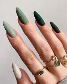 vertical ombre in green with 3D snowflakes Winter Manicure, Nails Winter, Casual Nails, Winter Inspired, Snowflake Nails, Winter Nail Art, Winter Nail, Winter Design, Cute Nail Designs