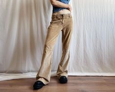 These vintage mid-rise corduroy trousers in warm light tan feature wide, flared legs for a true Y2K vibe.  Made from a soft cotton and elastane blend, they provide both comfort and style.  The minimalist design includes a zipper fly with a two-button closure and knee seams for added detail. Fits like a size S. Shown on a model who is 5'6" (170 cm) and typically wears XS/S. ✏️ TAGS VERO MODA Size 36 97% cotton 3% elastane ✂️ CONDITION  Good vintage condition, distressed hems (see last photo). WAS Flared Corduroy Pants, Cord Trousers, Corduroy Trousers, Vintage Flare, Pantalon Large, Light Tan, Corduroy Pants, Trousers Women, Favorite Outfit