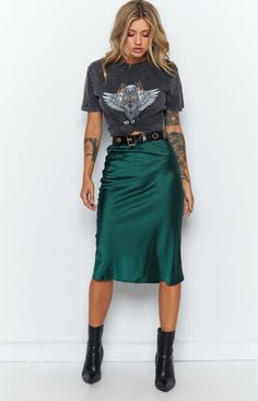 Trendy Long Green Skirt, Trendy Green Long Skirt, Trendy Lined Midi Skirt, Trendy Relaxed Fit Midi Skirt, Casual Relaxed Skirt For Party, Trendy Green Knee-length Skirt, Green Knee-length Skirt For Night Out, Casual Midi Skirt For Party, Casual Midi Skirt For Night Out