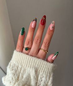 Pointsetta Nail Design, Non Traditional Christmas Nails, December Nail Ideas, December Nails, Red Christmas Nails, Christmas Gel Nails, Pearl Nails, Nail Swag, Festival Nails