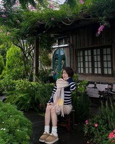 Cafe Deco, Photography Guidelines, Art Fantasy, Ig Post, Photography Poses, Anime Art, Drama, Ootd, Cafe