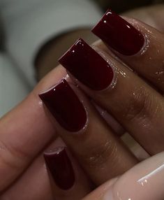 Cinnamon Brown Nails, Soft Red Nails Acrylic, Dark Red Natural Nails, Winter Color Nails Gel, Maroon Manicure, Nails For Black Women Dark Skin, Square Dark Red Nails, Maroon Square Nails, Short Plain Acrylic Nails