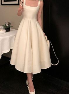 Tea Length Cocktail Dresses Formal, Vintage Inspired Dresses Formal, Formal Ankle Length Dress, Tea Length Wedding Gown, Vestidos Vintage Aesthetic, Graduation Dresses Aesthetic, Formal Dresses Elegant Classy, Dress Outfits For Graduation, Vestido Aesthetic Vintage