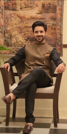 Kurta With Sadri For Men, Sadri Kurta For Men Wedding, Shalwar Kameez With Coat Men, Sadri Kurta For Men, Kurta Jackets For Men Wedding, Pakistani Mens Shalwar Kameez, Gents Dress, Stadium Wallpaper, Handsome Indian Men