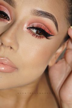 Peach And Silver Eye Makeup, Coral Smokey Eye, Peach Coral Makeup Look, Peach Makeup Look Indian, Coral Eyeshadow Looks, Eyeshadow Looks Blue Eyes, Coral Dress Makeup, Coral Makeup Looks, Peach Eyeshadow Looks