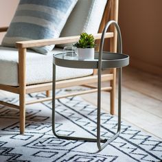 Modern Iron Side Table with Handle – Compact & Versatile Design - Decor interiors Eclectic Side Table, Round Bedroom, Round Metal Side Table, Brown Office, Metal Accent Table, Stylish Side Table, Iron Coffee Table, Tray Styling, Metal Side Table