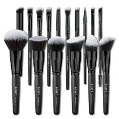 Unleash your inner artist with our 16pcs black makeup brushes set, a perfect blend of functionality and sophistication. The kit includes 6 face brushes for flawless skin makeup and 10 detail brushes for eye, brow, and lip design. Teen Makeup Products, Brush Sets Makeup, Black Makeup Brushes, Flawless Skin Makeup, Brushes For Makeup, Birthday Gathering, Dense Hair, Contour Eyeshadow, Makeup Brush Sets