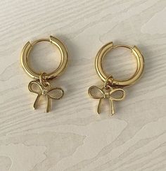 Private School Jewellery, Laurel Core Aesthetic, It Girl Earrings, Jewelry Fall 2023, Every Jewels Earrings, Jewelry Inspo Gold Earrings, Simple Cute Jewelry, Gold Earrings Vintage, Vintage Aesthetic Jewelry