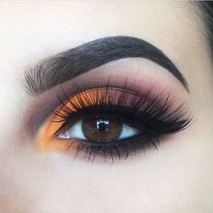 Witchy Fall Makeup, Makeup Tricks For Hazel Eyes, Fall Make Up Looks Autumn, Fall Makeup Looks 2023, Easy Fall Makeup Looks, Simple Fall Makeup Looks, Halloween Inspired Makeup, Thanksgiving Makeup Look, Fun Eyeliner