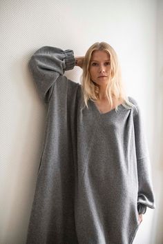 Oversized Winter Dress Merino Dress V Neckline Dres Long - Etsy Lithuania Merino Dress, Oversized Tunic Dress, Modern Skirt, Comfy Skirt, Dress Loose Fit, Loose Fit Dress, Bohemian Tunics, Loose Fit Sweater, Warm Dresses