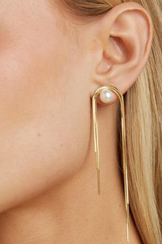 Modern golden chain earring complete with a delicate pearl stud. Chain Earring, Golden Chain, Pearl Studs, Chain Earrings, Pearl Drop, Rhodium Plated, Silver Gold, Chain, Silver