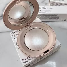 Rare Buety Hilighter, Positive Light Silky Touch Highlighter, Rare Beauty By Selena Gomez, Makeup List, Dream Makeup, Pearl Powder, Makeup Wishlist, Powder Highlighter, Makeup Obsession