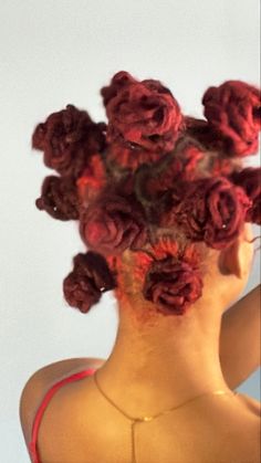 Loc Styles With Flowers, Locs Hairstyles Petals, Locs With Decorations, Loc Petals On Short Locs, Starter Locs With Shells, Hairstyle Locs, Pretty Locs, Dreadlock Style, Loc Hairstyles