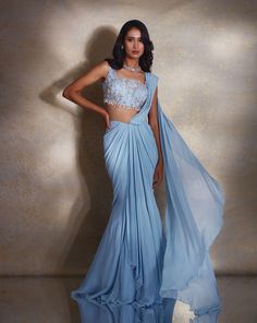 Baju Kahwin, Simple Saree Designs, Indian Sari Dress, Fancy Sarees Party Wear, Indian Dresses Traditional, Traditional Indian Outfits, Indian Wedding Wear, Party Wear Indian Dresses