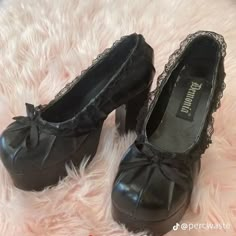 Dr Shoes, Funky Shoes, Shoe Inspo, Aesthetic Shoes, Swag Shoes, 90s Grunge, Dream Shoes