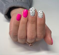 Trendy Dot Nails, Short Gel Nail Designs White, Dalmation Nails Acrylic, Pink Dalmation Nails, Nails With Spots, Simple Dipped Nails, Dalmation Print Nails, Dalmatian Print Nails, Dalmation Nail Art