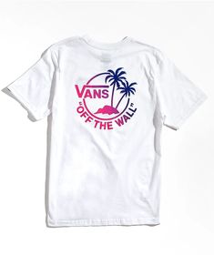 The Dual Palms kids' t-shirt from Vans has a short-sleeve, crew neck silhouette. It is made from super-soft cotton and comes in a white colorway with a screen-printed Vans Off The Wall logo on the left of the chest and back. Vans Off The Wall Logo, Vans Kids, Vans T Shirt, Vans Off The Wall, Vans Classic, Tie Dye T Shirts, Off The Wall