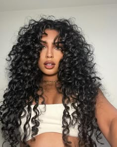 22 Jaw-Dropping Layered Curly Hair With Face Framing Looks Short Layered Curly Hair, Long Layered Curly Hair, Long Curly Haircuts, Natural Curly Hair Cuts, Layered Curly Hair, Curly Hair Photos, Haircuts For Curly Hair, Black Curly Hair, Curly Hair Inspiration