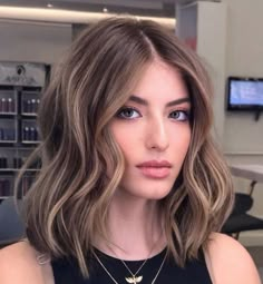 Collar Bone Length Hairstyles, Curled Shoulder Length Hair, Collar Bone Haircut, Collar Bone Length Hair Cuts, Chin Length Haircuts, Oval Face Haircuts, Chin Length Hair, Collar Bone, Shoulder Length Hair Cuts