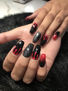 Halloween Nail Designs Medium, Halloween Themed Nails Acrylic Short, Horror Nails Halloween Short, Horror Nails Acrylic Short, Halloween Horror Nights Nails, Short Halloween Nails 2023, Halloween Coffin Nail Ideas, Halloween Scary Nails, Adams Family Nails